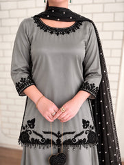 RANGREZ grey short shirt black embroidery closeup